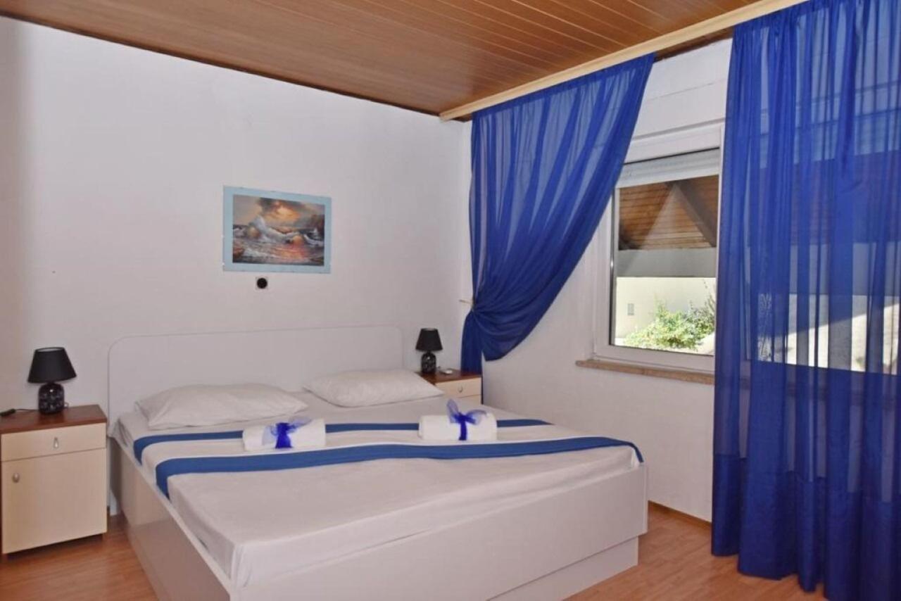 Apartment Rene Омиш Экстерьер фото