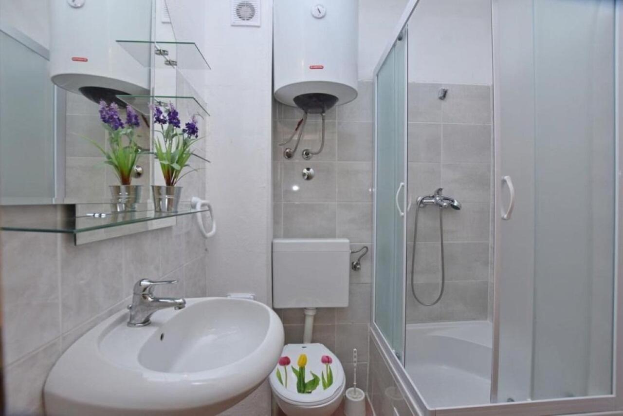 Apartment Rene Омиш Экстерьер фото