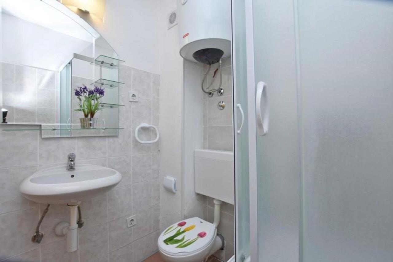 Apartment Rene Омиш Экстерьер фото