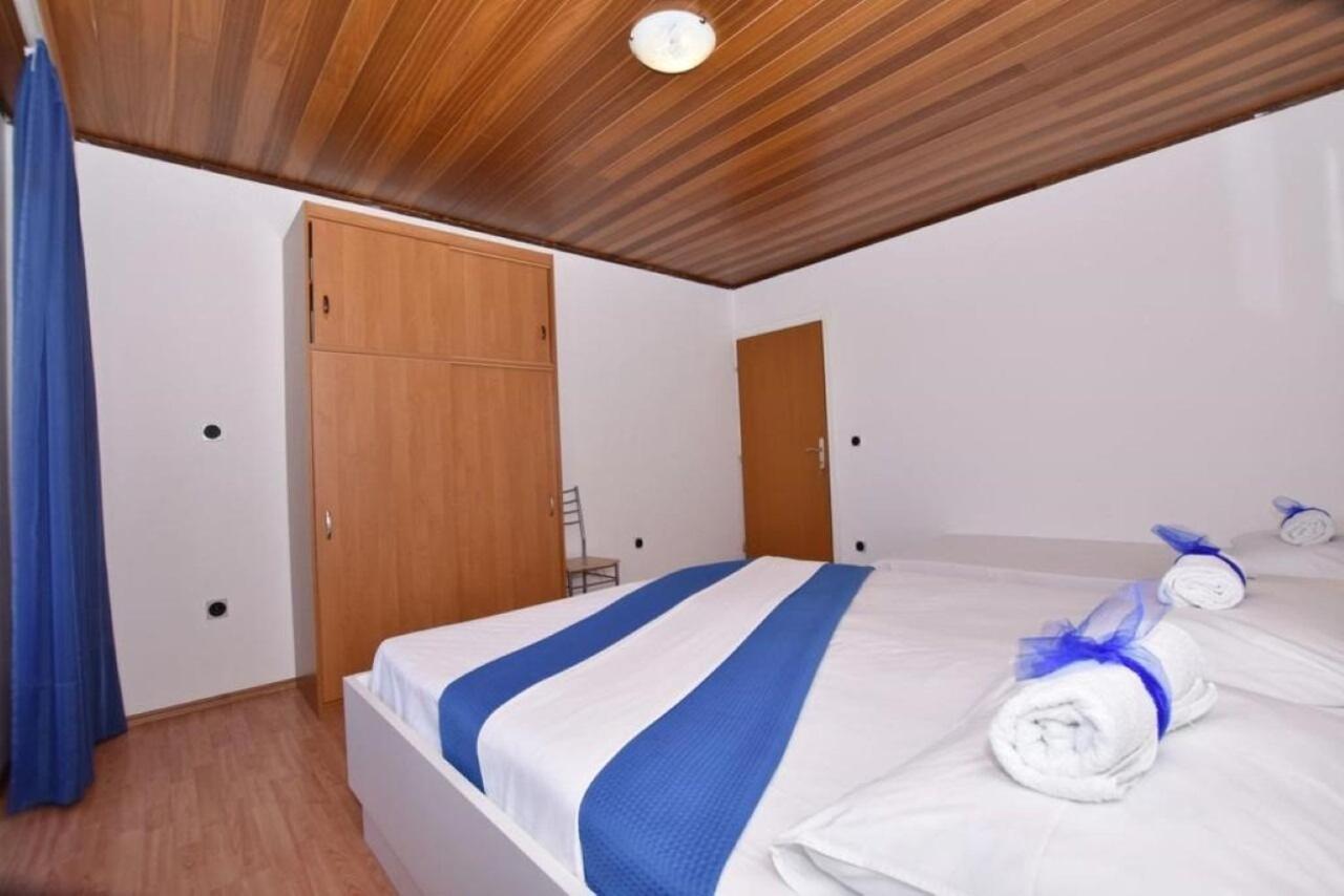 Apartment Rene Омиш Экстерьер фото