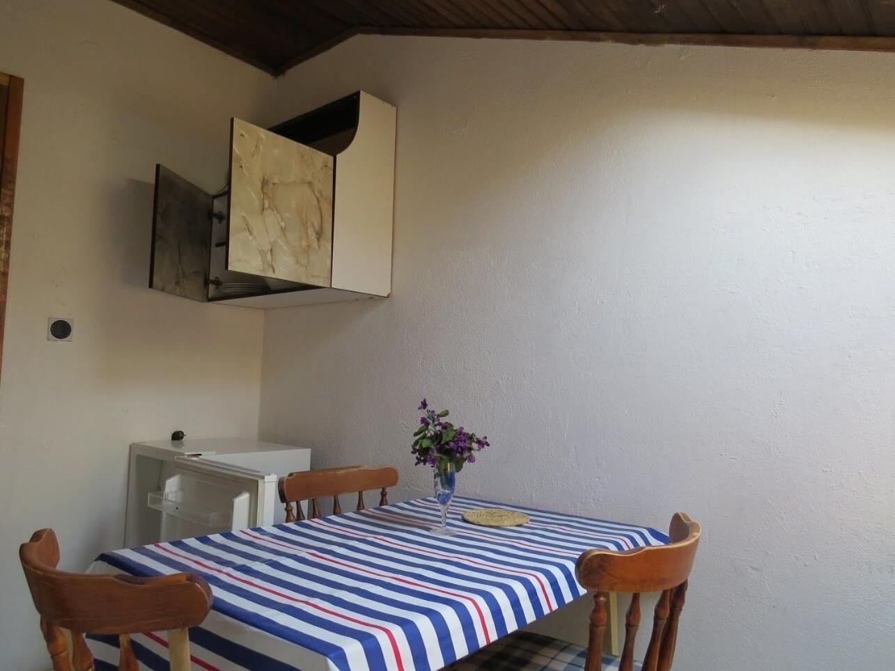 Apartment Rene Омиш Экстерьер фото