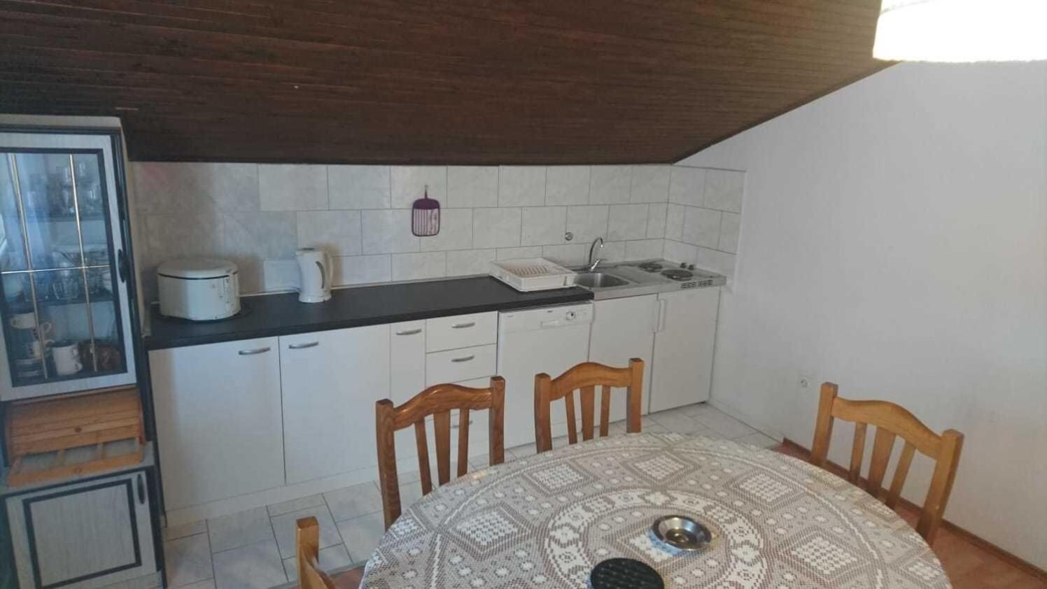 Apartment Rene Омиш Экстерьер фото