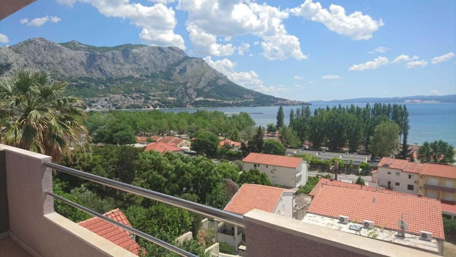 Apartment Rene Омиш Экстерьер фото