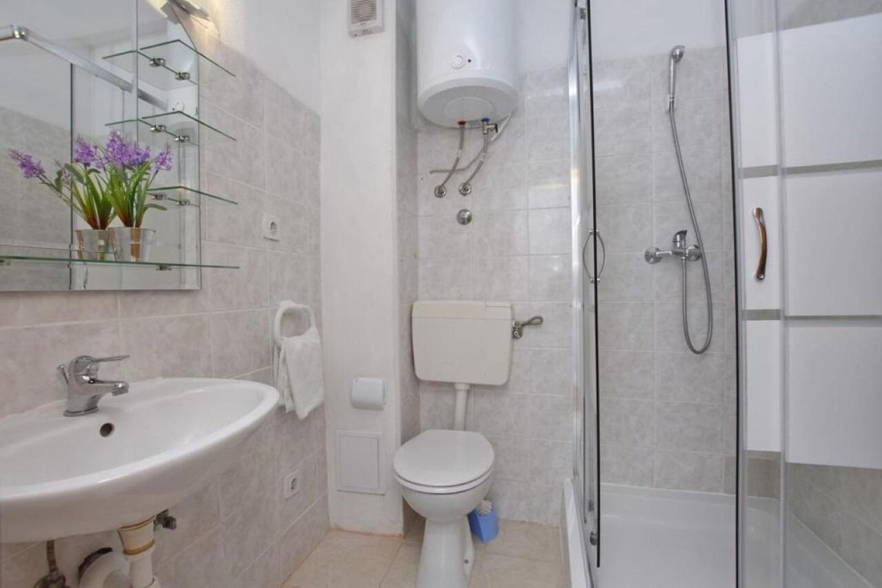 Apartment Rene Омиш Экстерьер фото