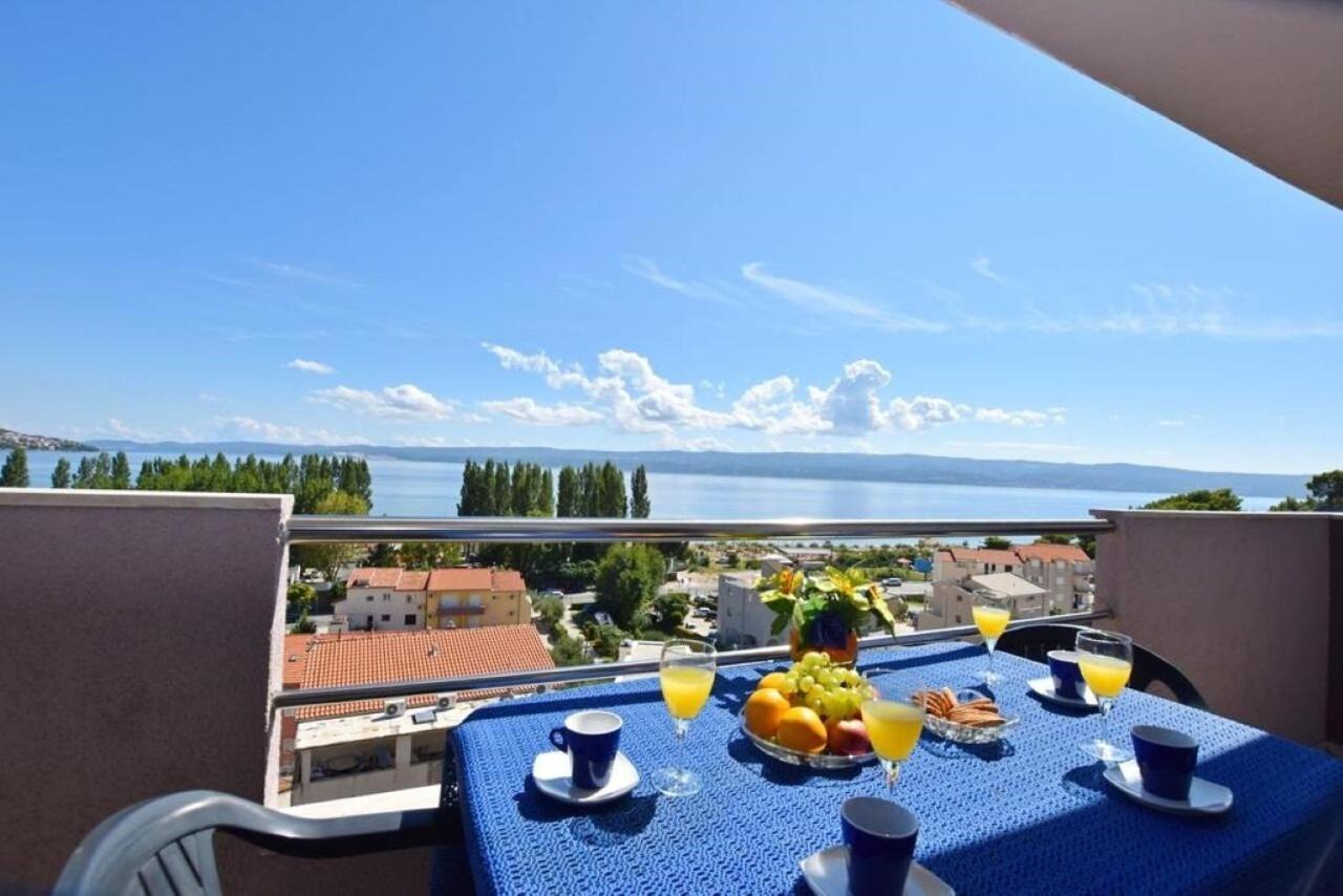 Apartment Rene Омиш Экстерьер фото