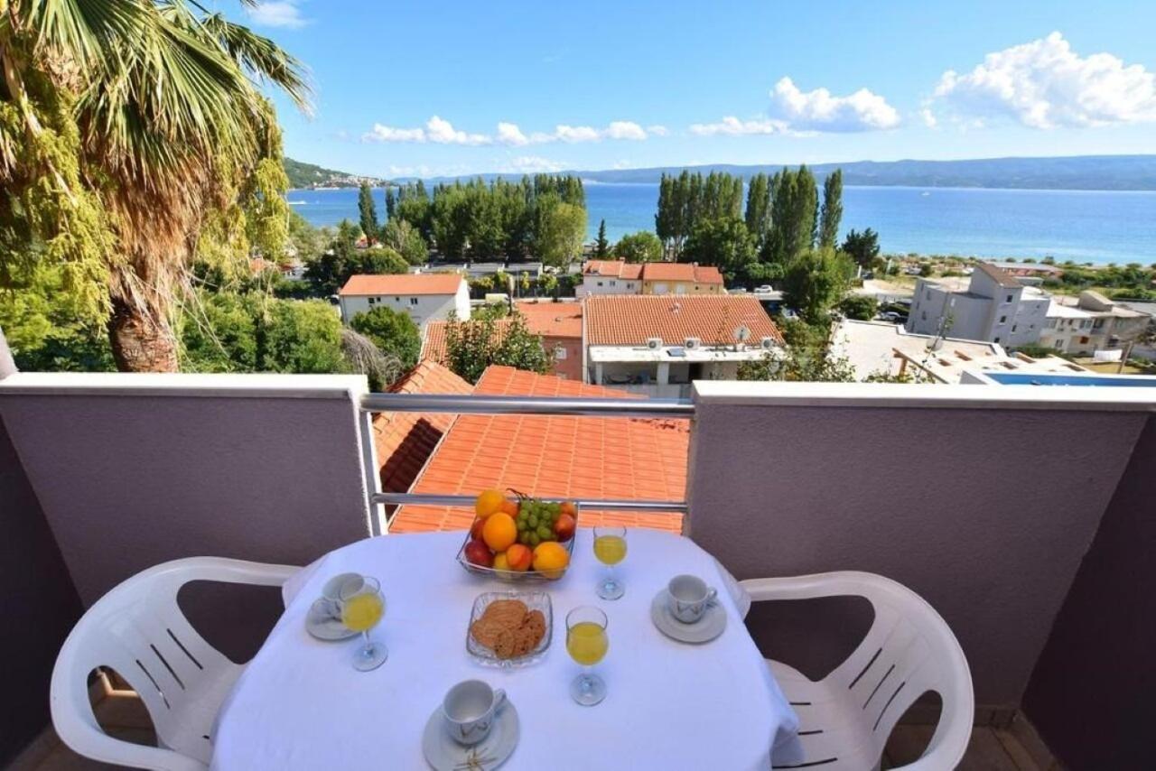 Apartment Rene Омиш Экстерьер фото