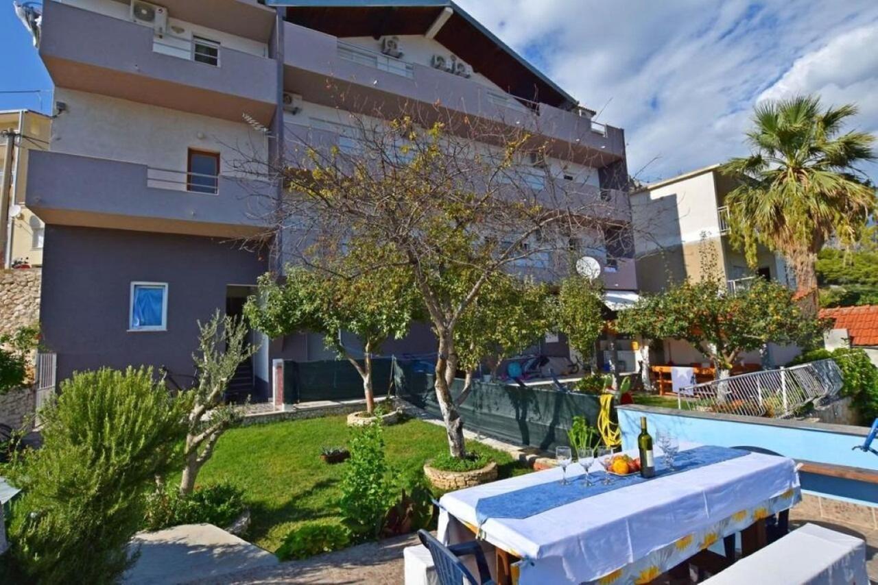 Apartment Rene Омиш Экстерьер фото